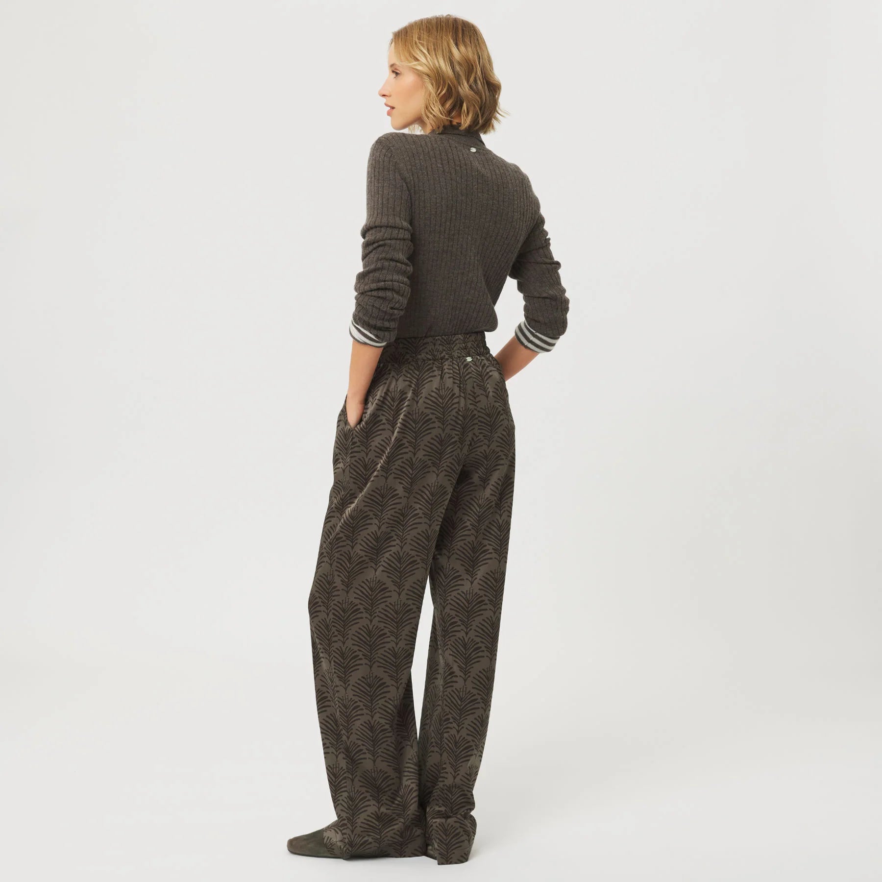 Pants Amal Wallpaper
