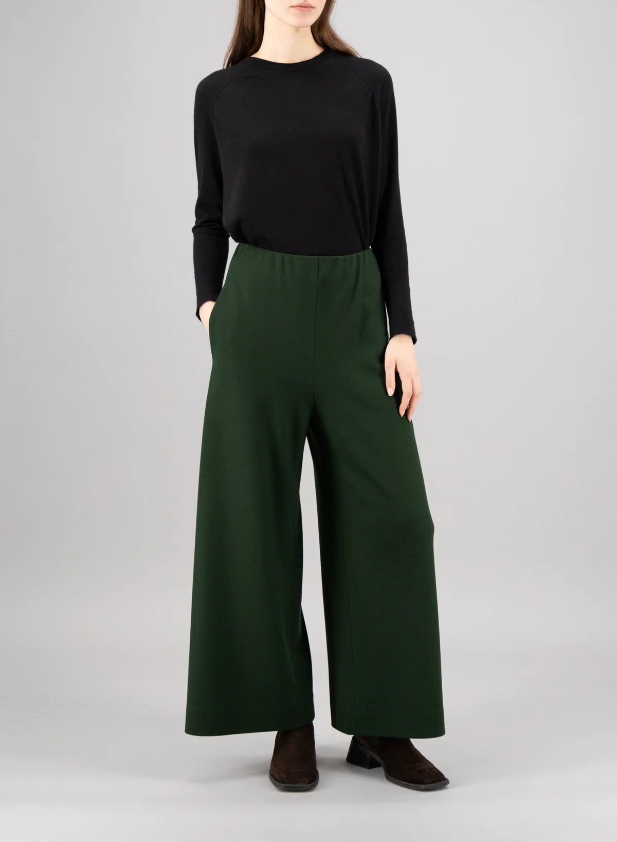 Wide-Leg Cropped Hose