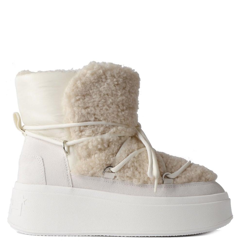 Boots Moboo