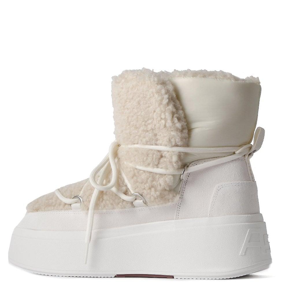 Boots Moboo