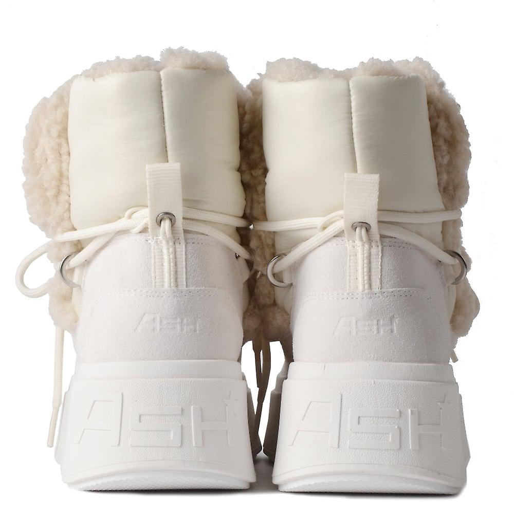 Boots Moboo