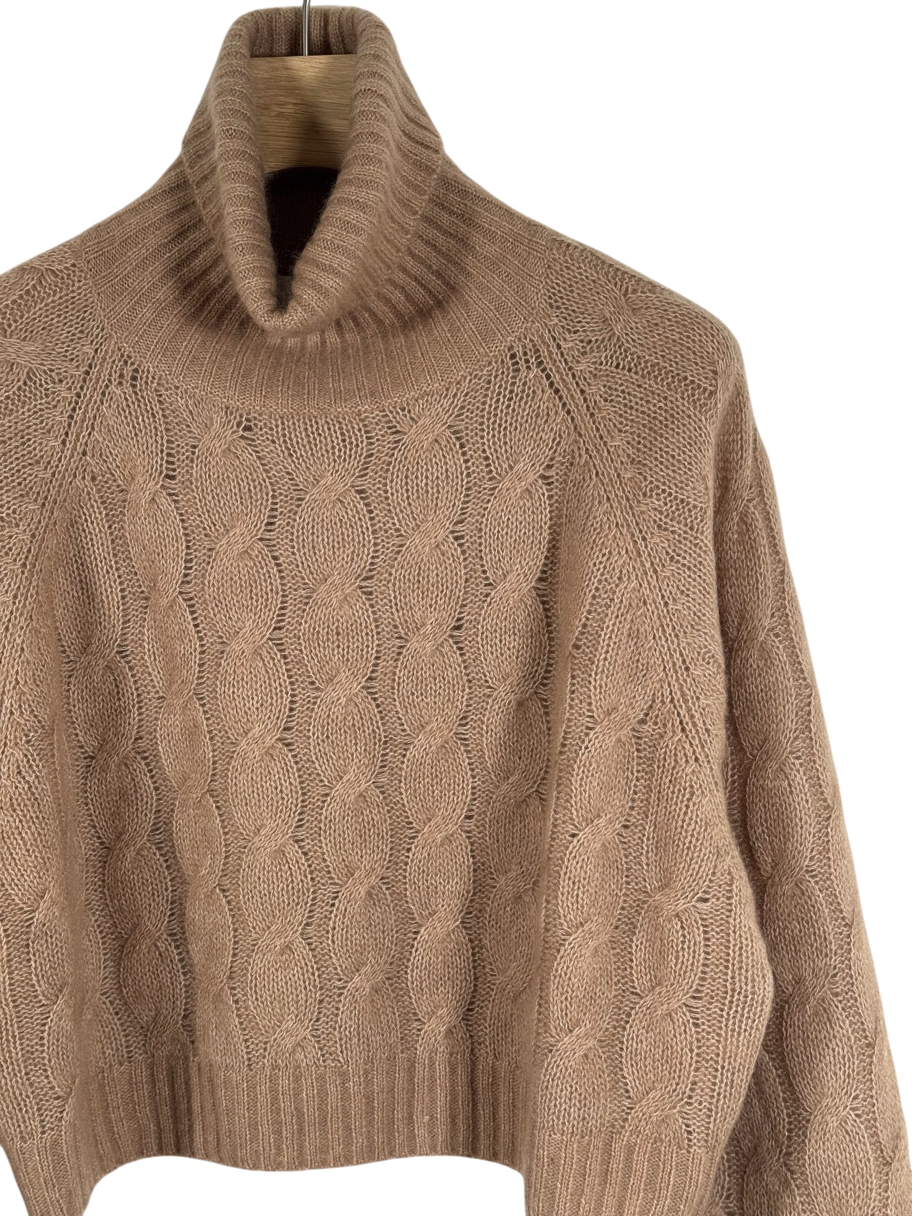 Rollkragenpullover mit Zopfmuster